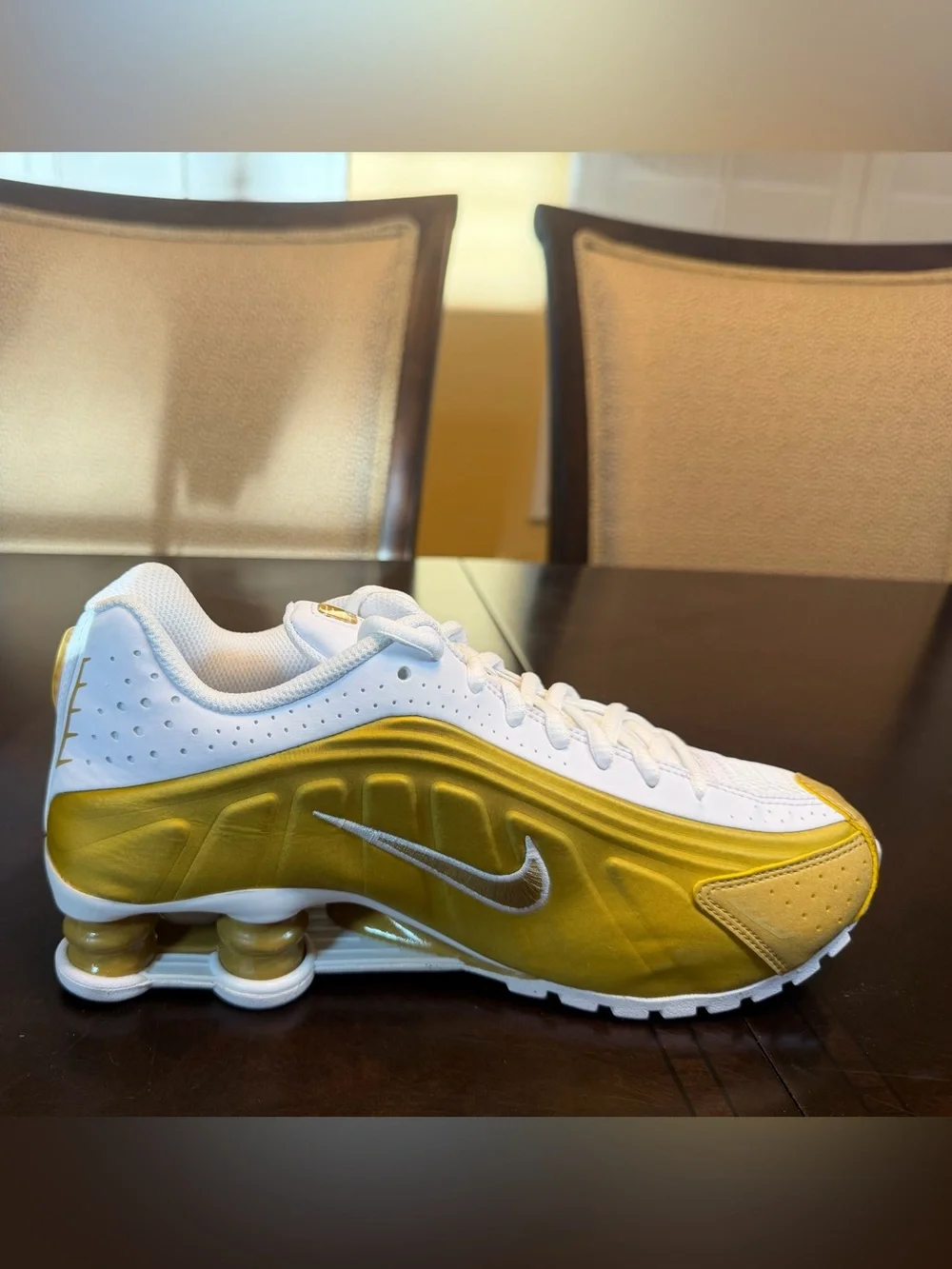 New Nike Shox R4 White Gold Sneaker Shoes Size US 6